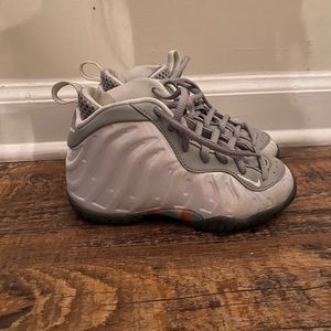 Boy’s toddler Foams size 11.5c